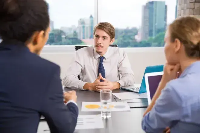 كيفية الإجابة على سؤال "ما هي نقاط قوتك ونقاط ضعفك؟